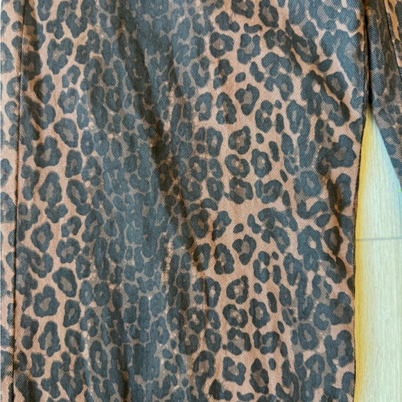 Anthro Entro Leopard Print
Wide Leg Jeans Size L NWT
Eyelet Hem Statement Denim - Picture 8 of 13